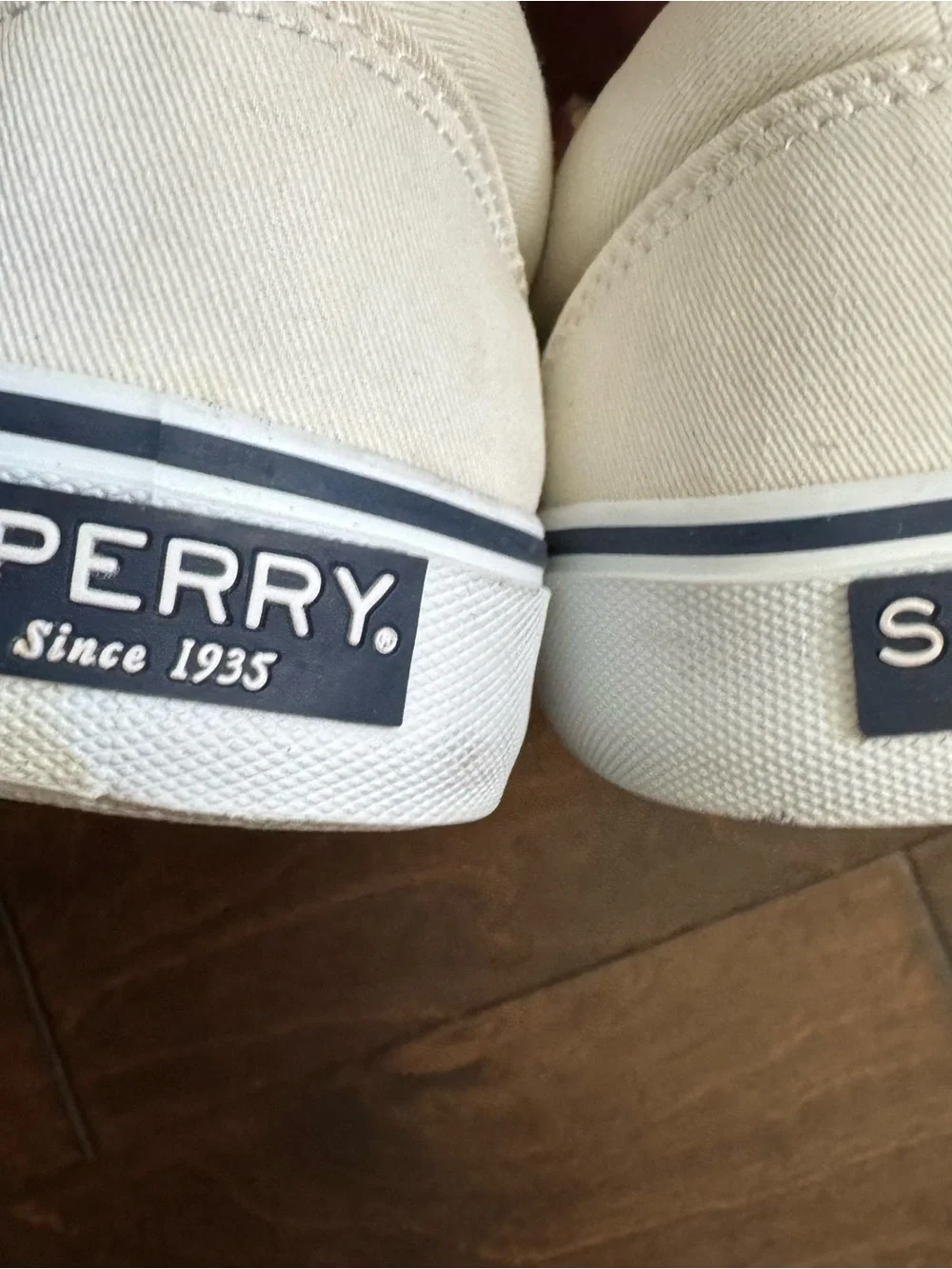 Sperry classic top